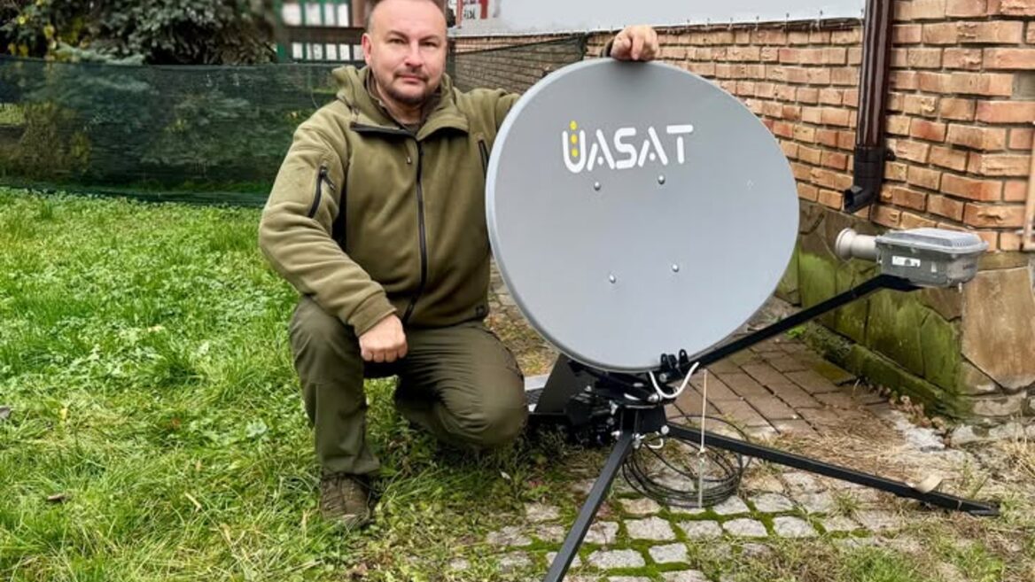 Військовий експерт Сергій Флеш назвав UASAT дорогою але важливою альтернативою Starlink для України