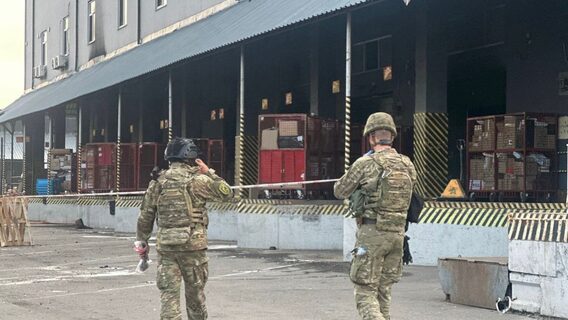 На сортувальному терміналі «Нової пошти» у Києві вибухнула посилка. Є загиблий і поранені
