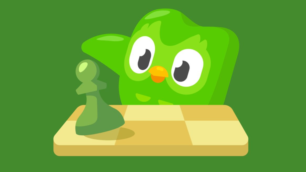 Сова з Duolingo навчатиме грати в шахи за допомогою головоломок