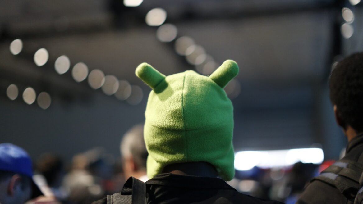 Google тепер вимагає від розробників Android підтвердити свою особу інакше втратять можливість завантажувати застосунки зі сторонніх джерел