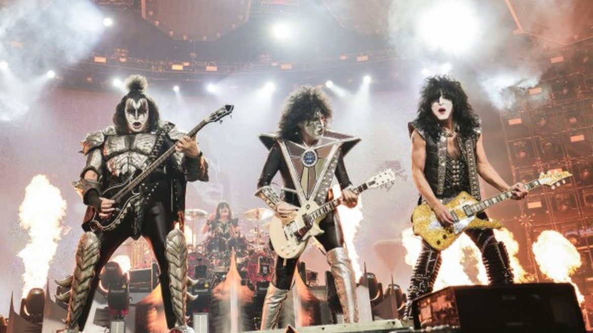Kiss дали останній концерт. Але учасники гурту створили своїх цифрових автономних аватарів. Тепер виступатимуть вони 