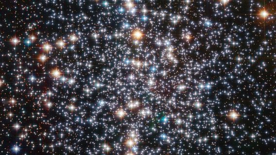 Космический телескоп Hubble обнаружил в ближайшем к Земле шаровидном звездном скоплении черную дыру «среднего размера» — видео