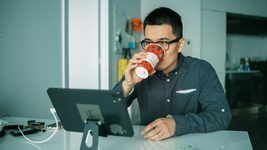 «Я вже від пива щоп'ятниці відмовився, викурюю по пів сигарети за раз, рештки на потім ховаю». Рекрутерка поділилася незвичайним досвідом спілкування з кандидатом у «в’ялому» пошуку роботи