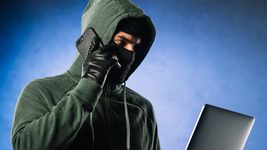 44-летний житель Шепетовки год платил мошенникам за смартфон. Самый «современный» девайс стоил ему 557 000 грн