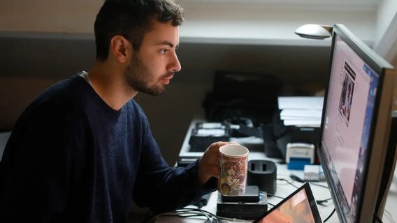 Дослідження: компанії, які найбільше витрачають на ШІ, наймають людей швидше — зокрема й джунів