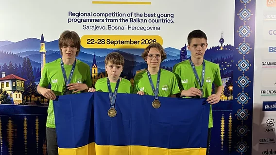 Усі четверо — з медалями. Українські школярі взяли два золота і два срібла на юніорській Балканській олімпіаді з інформатики. Які були завдання?