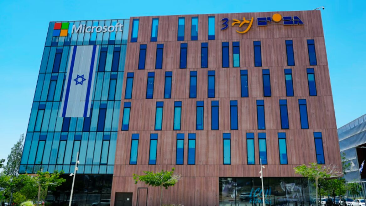 Microsoft заблокував армії Ізраїлю доступ до своїх технологій що використовувалися для системи стеження