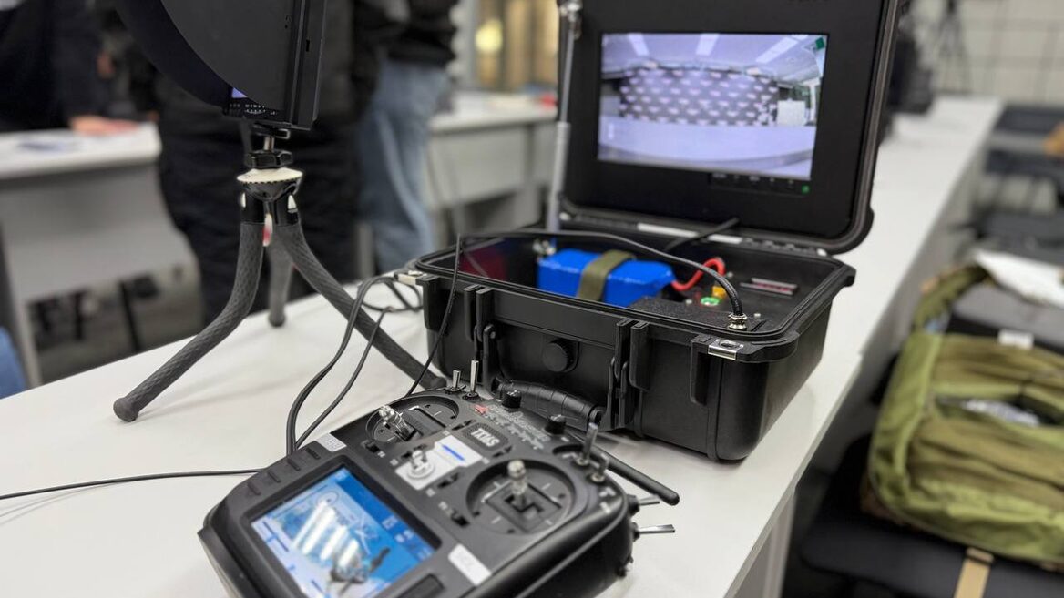 Міноборони готує єдину станцію керування для оптоволоконних дронів і відправляє її на фронт для тестів
