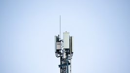 Мобільні оператори пояснили, чому під час відключень світла складно підтримувати роботу базових станцій генераторами 