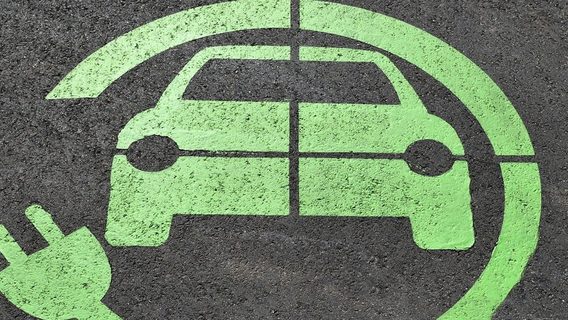 За шість місяців 2024 року в Україні стрімко зріс попит на електромобілі:  VOLKSWAGEN ID.4 — найпопулярніша модель серед нових авто, TESLA Model 3 — серед вживаних
