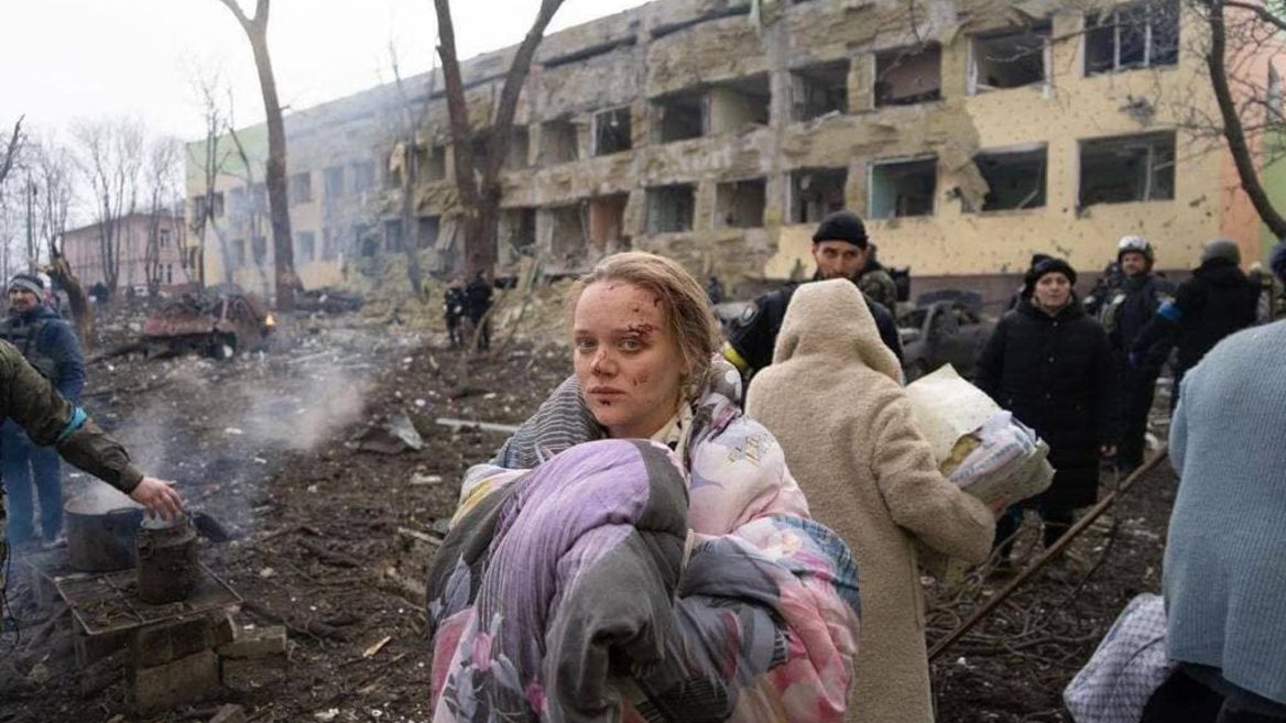 Россия разбомбила роддом в Мариуполе. Ее пропаганда прикрыла преступление фотографией Марианны Вышемирской: кто это такая