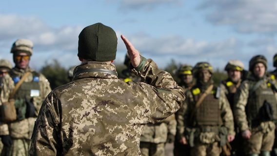 «Хто хоче „про**аться в складках мєстності“ — то не до нас. Працюємо в 15-50 км від лінії фронту». Айтівець, що служить в інженерному підрозділі, розповів, яких фахівців шукають і як потрапити на сслужбу
