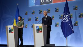 В НАТО розповіли, чи планують збивати російські ракети над Україною з території Польщі  