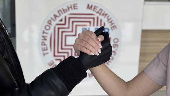 Утратившему конечность боевому медику установили бионический протез, который приобрела нидерландская IT-компания