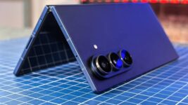 Samsung найняла Тіма Кука для реклами Galaxy Z Fold 8 і тролінгу Apple