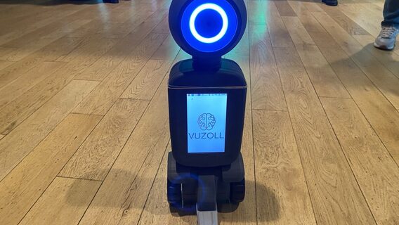 Vuzoll інтегрує голосові технології Respeecher — українські сервісні роботи отримають емоційний AI-голос