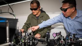 World's first. American engineers have developed a chip that runs on light, speeds up AI training and reduces energy consumption