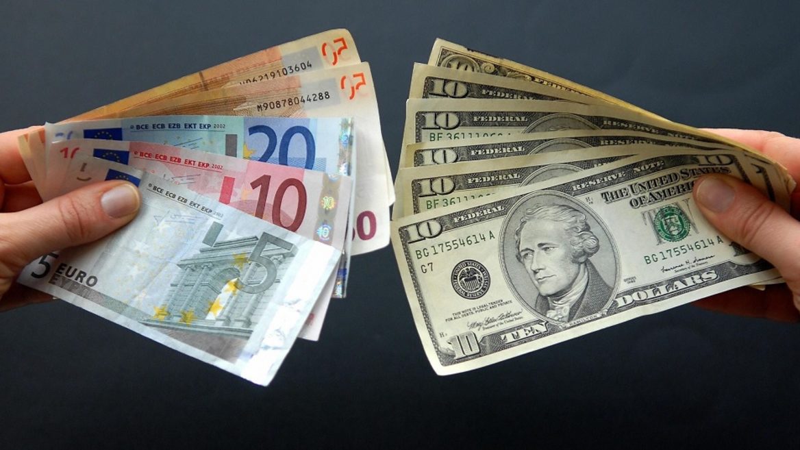 НБУ дозволив продавати більше валюти населенню для бізнесу валютні обмеження також змінилися: що оновив Нацбанк