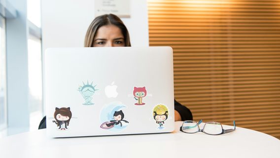 UPD. Web-дизайнерці, що цілий місяць працювала на компанію, а зароблених коштів так і не отримала, після розголосу заплатили за роботу. Натомість попросили видалити допис про проблеми в компанії