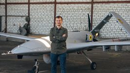 Комплекс Bayraktar фонда «Вернись живым» за год уничтожил 7 танков и много другой техники россиян. Он до сих пор находится в строю