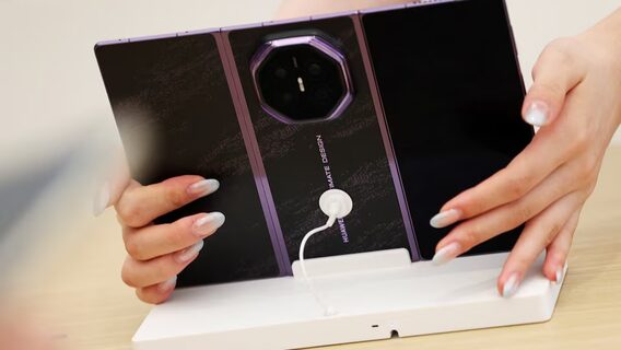 Раніше за Apple. Huawei та Xiaomi представили складані смартфони за день до презентації нових iPhone