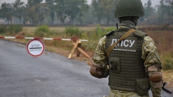 «Мав при собі закордонний паспорт та сумку з особистими речами. Поводився знервовано». Прикордонники затримали програміста GlobalLogic через нібито спробу незаконного перетину кордону. Він каже, що їхав до родичів. Що вирішив суд? 