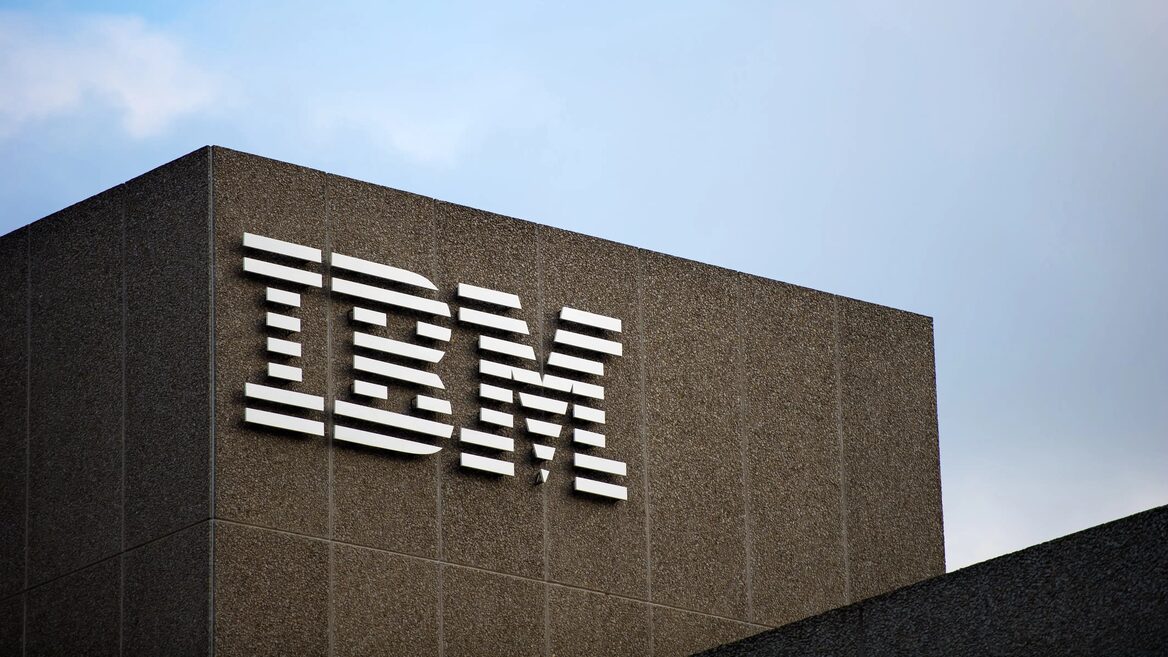 До кінця року IBM планує скоротити декілька тисяч співробітників 