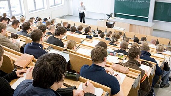 У 2025 році кількість ІТ-вступників зменшилася на 7%. Лише 5 спеціальностей демонструють приріст першокурсників 