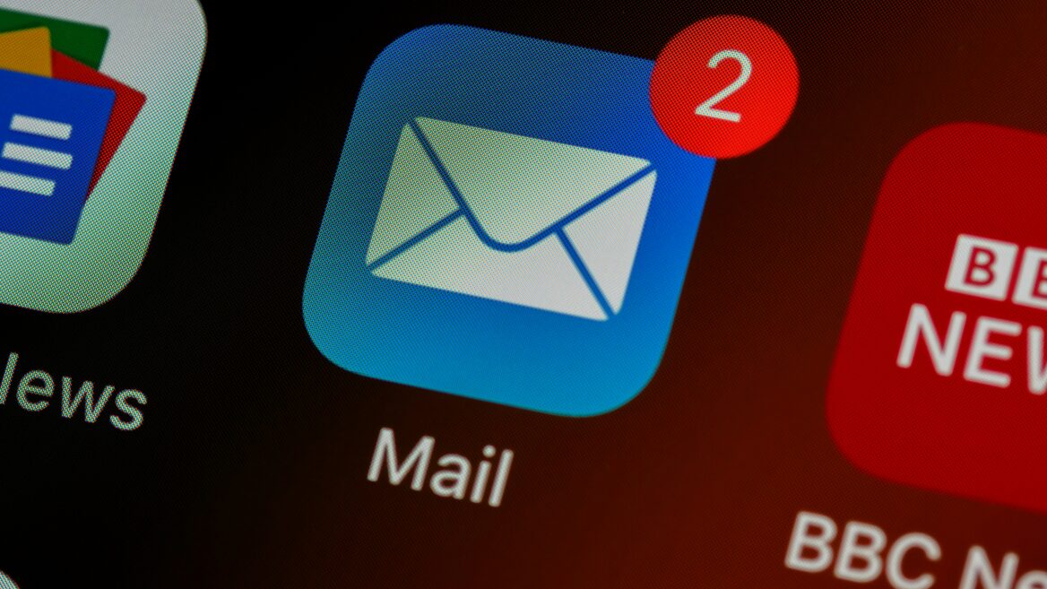A developer has created a prototype of an AI dispatcher for support. How does it sort emails and monitor deadlines?