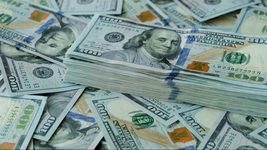 НБУ вперше в історії підняв офіційний курс долара вище 37 гривень