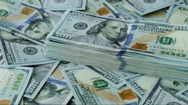 НБУ впервые в истории поднял официальный курс доллара выше 37 гривен