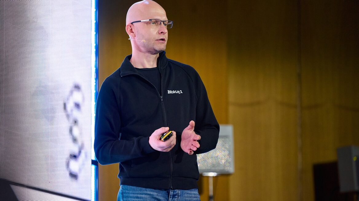 Цьогоріч Україна збиватиме власною лазерною зброєю невеликі російські БПЛА, але ще не «шахеди» — CEO Brave1