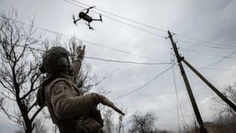 Украинские инженеры разработали систему питания для БПЛА, которая позволит квадрокоптерам находиться в воздухе неограниченное время