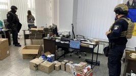 Двоє мешканців Черкас організували злочинну групу з продажу підробленої продукції Apple. Сума збитків компанії становить понад 27 млн грн