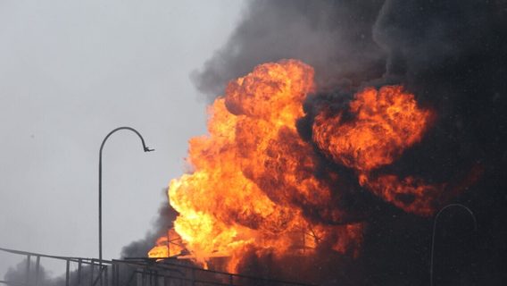 116 Russian TV channels showed burning oil refineries for three hours — it was a gift from cyberguerrillas for Ukraine's Independence Day