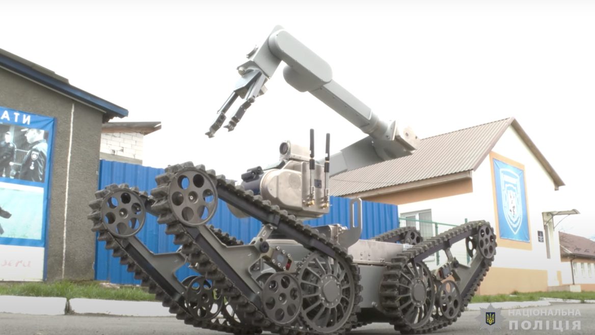 Українські сапери будуть керувати німецькими роботами-розмінувальниками які допомагають підрозділам по всьому світу. Що вони можуть