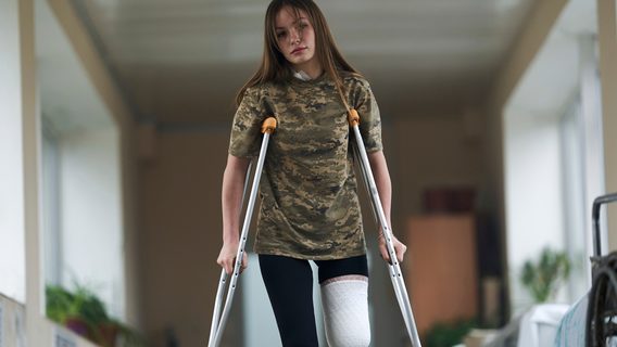 Оператор-связист Руслана Данилкина пошла на войну в 18 лет и потеряла ногу. Сейчас девушка собирает 2 млн грн на протез Genium X3