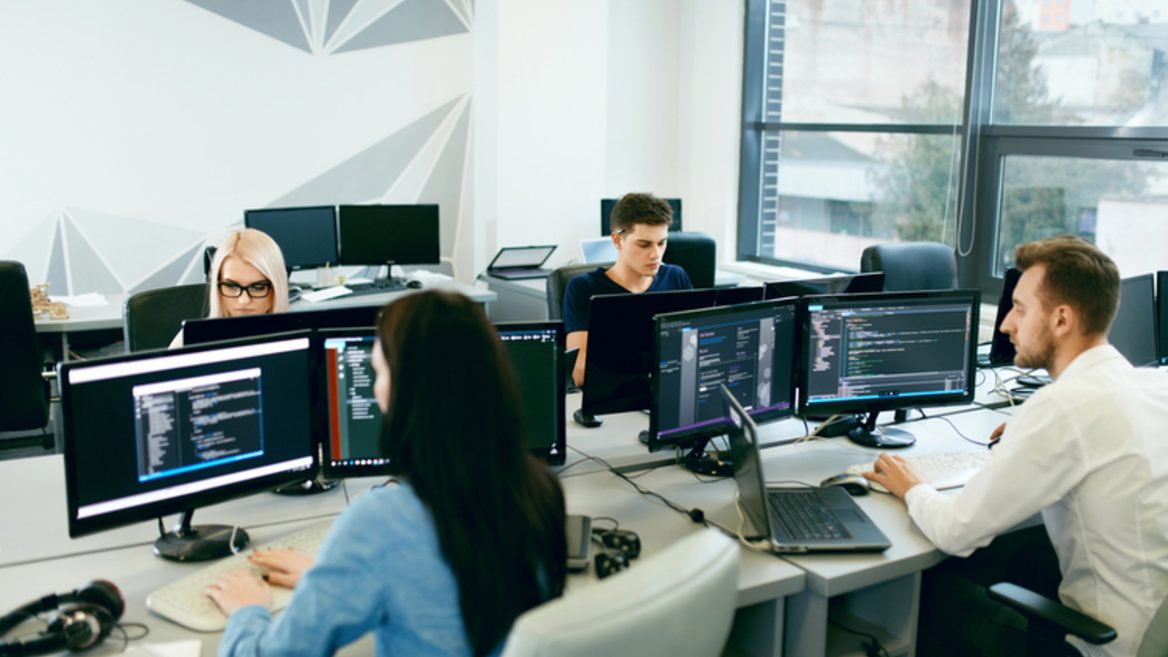 ІТ-галузь на росії втрачає кадри й контроль: за три роки виїхали понад 20 000 фахівців