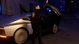 Маск представив роботаксі Cybercab. Як воно працює
