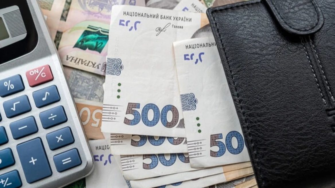 В останні пів року зарплати падають лише у мідлів у сеньйорів — зростання. Про що каже зарплатне опитування DOU