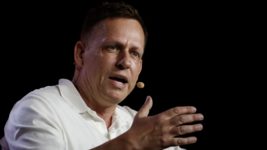 Основатель PayPal и Palantir Technologies Питер Тиль решил заморозить себя после смерти, чтобы в будущем его могли оживить. Вот его аргументы