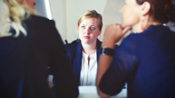32 500 грн авансу за пошук PR-менеджера та HR. Компанія, що будує маркетплейс із ШІ, хотіла повернути гроші за кандидатів, які не підійшли (не знали ШІ), через суд. І от результат