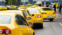 Программист взялся за разработку сервиса такси стоимостью $12 000. Получив $9000 аванса и дополнительное ТС от заказчика, айтишник заявил, что завершит проект, только если получит еще $40 000. Что было дальше?