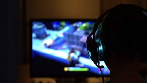 В Китае родители наняли профессионального геймера, чтобы тот победил их сына в онлайн-игре и он взялся за учёбу 