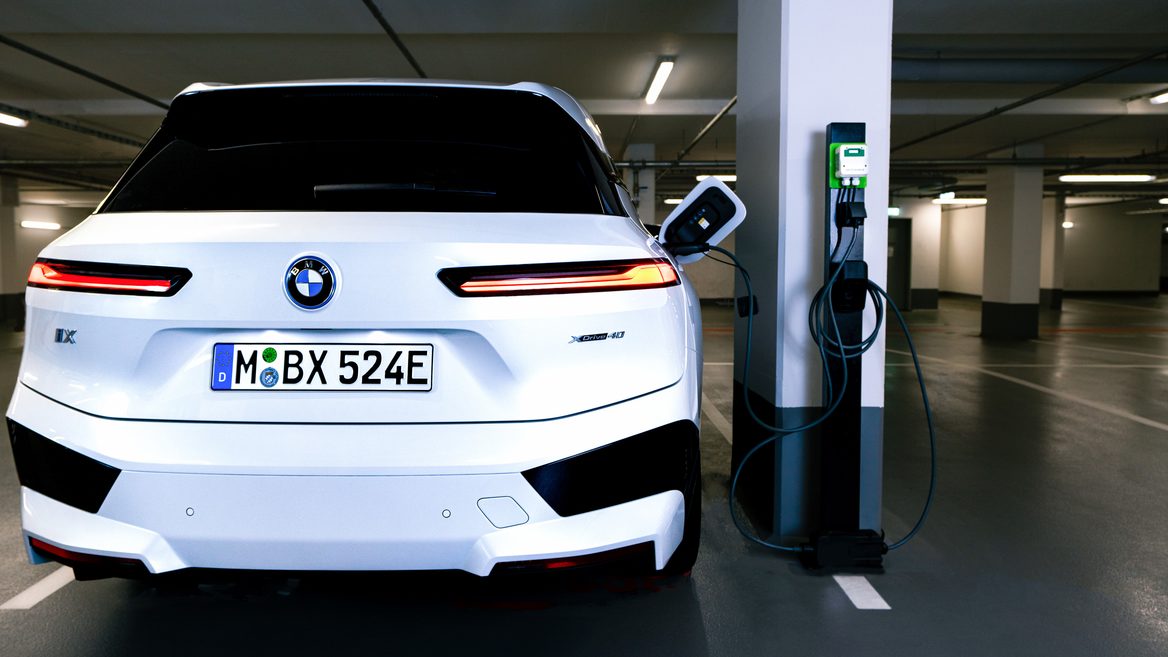 Киевские инженеры создают зарядки для электромобилей. Их новый инвестор – BMW