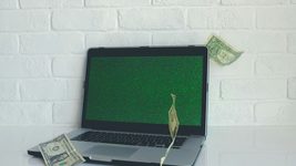 Бажано інді. IT-фахівчиня пропонує $1000 рекрутеру, який допоможе їй отримати оффер від геймдев-компанії