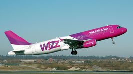 Компанія Wizz Air відновлює бронювання на рейси з Києва та Одеси до Європи. Придбати квитки можна з липня