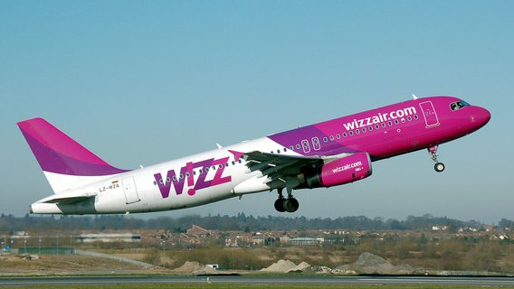 Компания Wizz Air возобновляет бронирование на рейсы из Киева и Одессы в Европу. Купить билеты можно с июля