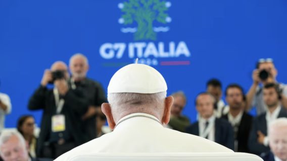 Папа Римський Франциск попередив лідерів G7 про небезпеку штучного інтелекту та закликав орієнтовувати технологію на людину
