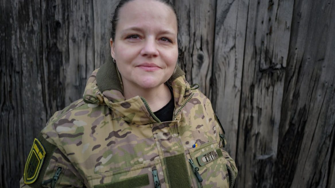 «Лише за один місяць ми з командою евакуювали понад 700 поранених». Історія Senior Operations Specialist в EPAM та госпітальєрки яка поєднує роботу в ІТ та порятунок захисників на фронті